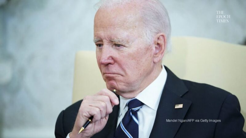 BIDEN V PASTI! DNES V PONDĚLÍ 13.3. SE OČEKÁVÁ, ŽE AMERIČANÉ VEZMOU SVÉ BANKY ÚTOKEM, A POKUSÍ SE VYBRAT SVÉ NEPOJIŠTĚNÉ VKLADY!