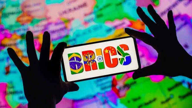 BRICS rastie. Už teraz predstavuje polovicu svetovej populácie. A tieto krajiny sa pripájajú...