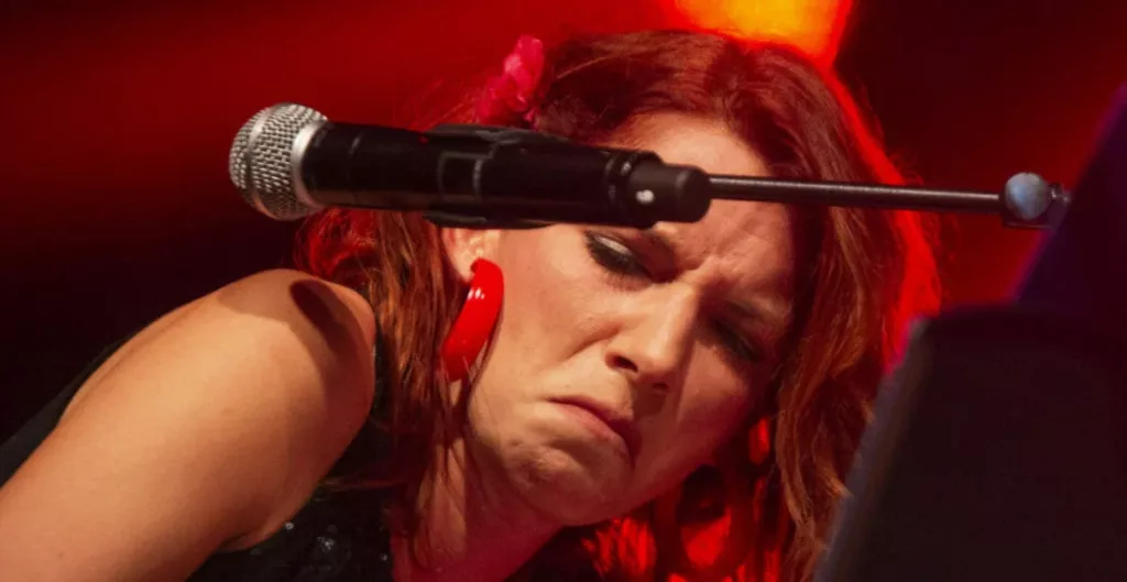 Niečo o právnom bezvedomí bábkoherečky a umeleckej narkomanky (pardon- speváčky).