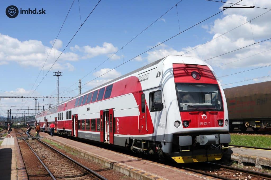 Globsec a ďalsie globalistické mimovládne organizácie, organizujú bezplatný zvoz študentov na voľby vlakmi z Čiech