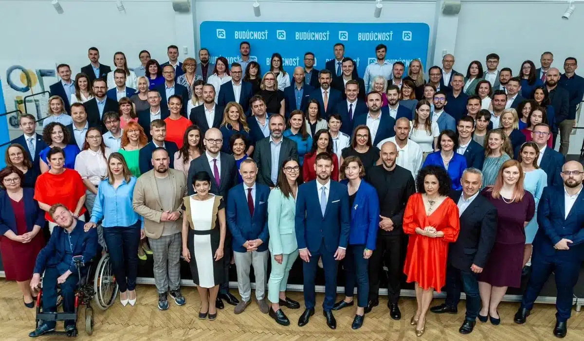 Je čas vyhlásiť anketu hlupák roka. V ankete môžete hlasovať za široký výber hlupákov