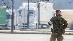 Česko a Polsko zavádějí na hranicích se Slovenskem kontroly.