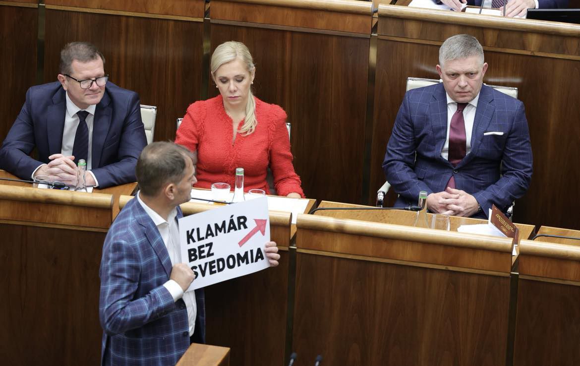 Majerský si myslí, že v PVV je veľa textu, ale málo obsahu. Taraba sľubuje legislatívnu smršť. Matovič provokoval pri pultíku