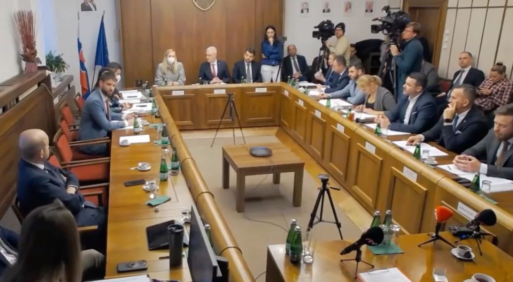 Video-MINULOTÝŽDŇOVÁ NÁVŠTEVA MLADÉHO SOROŠA NA SLOVENSKU PRINIESLA SVOJE OVOCIE