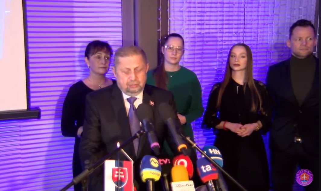 Video-Dočkali sme sa dlho očakávanej udalosti.Harabin ide na hrad,s ním tam príde po dlhých rokoch MÚDROSŤ