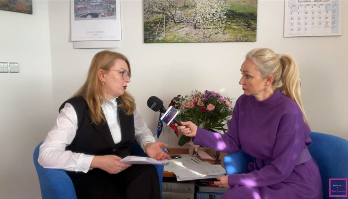 Dana Jelínková: Kolíková je komická, ako bojuje za právny štát. Člen Súdnej rady za Oľano Ľudovít Bradáč, šoféroval pod vplyvom alkoholu
