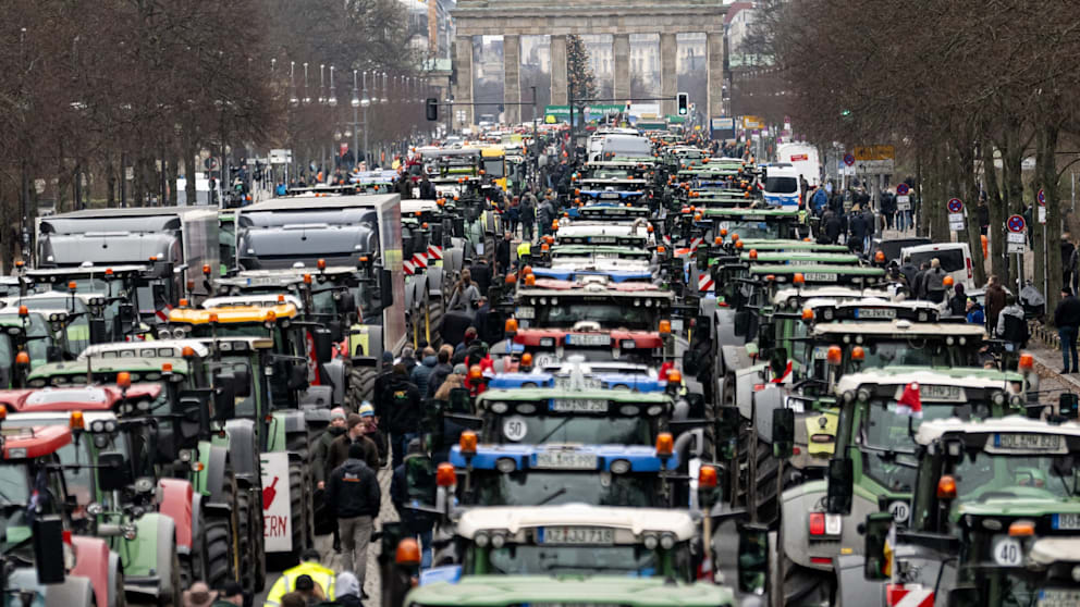 Denník  Bild: Týždeň hnevu. Protesty nemeckých poľnohospodárov. Tisíce traktorov zablokujú diaľnice