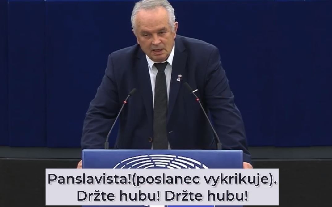 Video-M. Radačovský v EP- "som sa neudržal a vykríkol som naňho po anglicky: Shut up (držte hubu!)". Nebolo to z mojej strany dôstojné slovenského europoslanca a preto sa za tento výrok ospravedlňujem.“