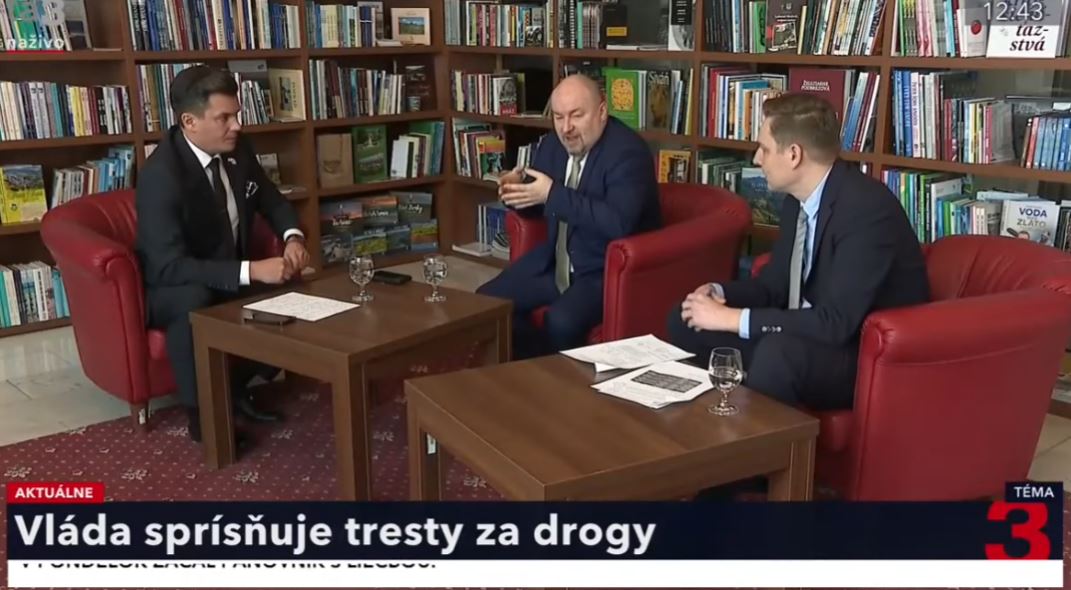 Huliak: Som za neakceptovanie elektronickej petície. Manipulujete verejnú mienku, reaguje Vančo