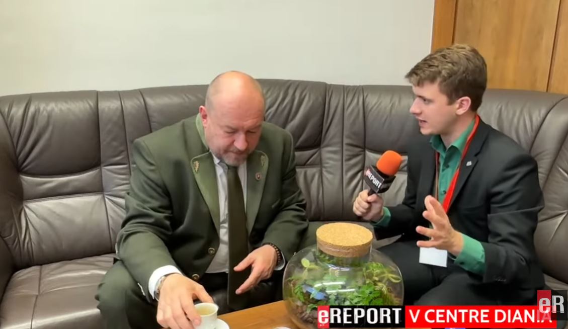 „Už nevyhráva zdatnosť politika, ale tupý primitivizmus,“ 