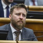 Bez ohľadu na Kotlára: Kto prevezme zodpovednosť za „nevysvetliteľné“ úmrtia po vakcinácii?