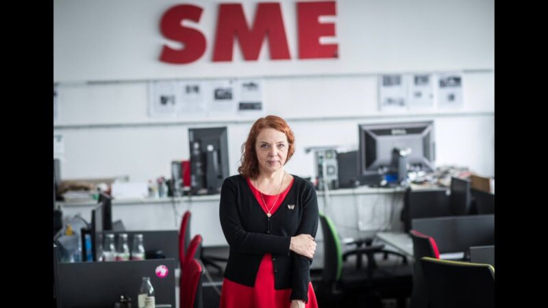 Ďateľ: Zločiny smetiarov z farmy slepačej matróny Bejátky