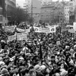 Blížia sa výročia „Novembrov“ & Prečo sú rožky rovné a nie zahnuté. Tak sa mi pri tej príležitosti vybavujú spomienky na časy dávne, socialistické…