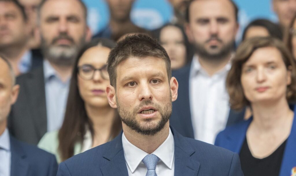 Šimečkova družina: Od koketovania s liberálnou ľavicovosťou ku fanatickej populistickej totalitárnosti.