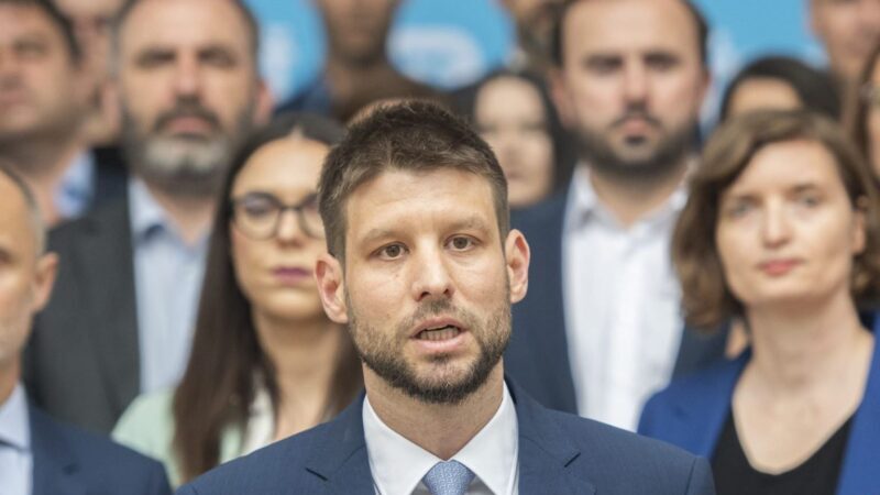 PS by bez zahraničných peňazí a podpory štvavých médií nemalo ani 3 %.