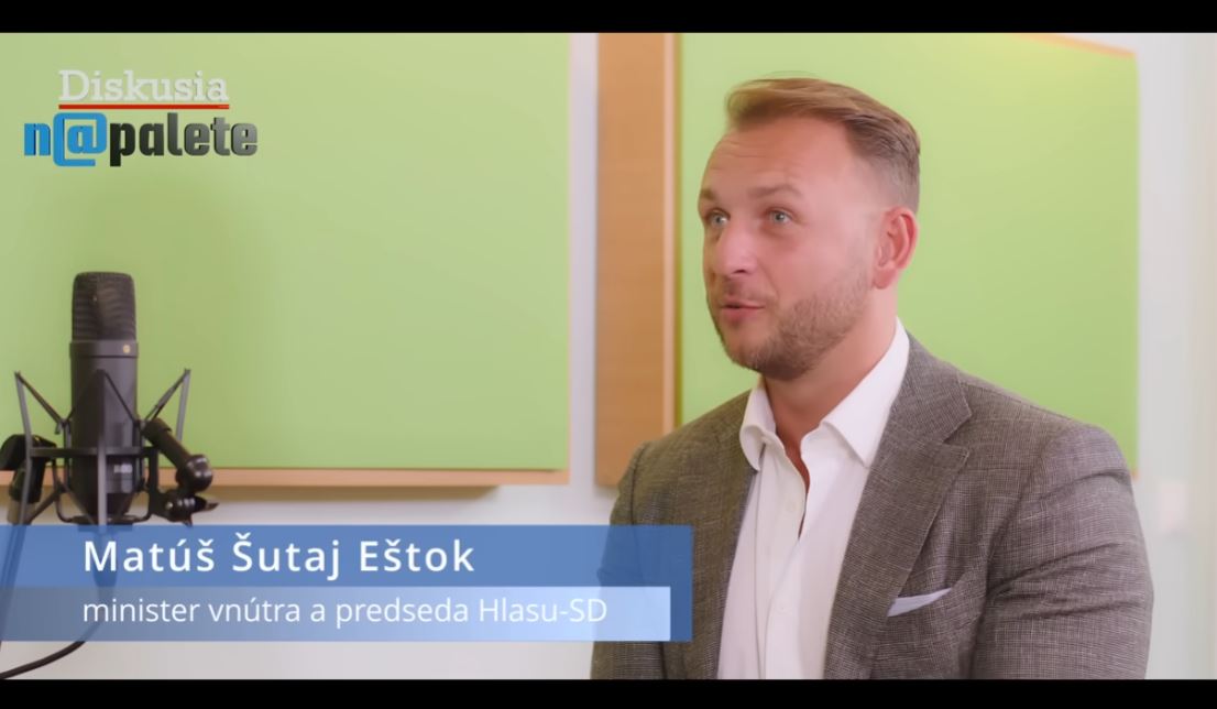 Matúš Šutaj Eštok: Som zdesený, že ľudia tlieskajú zločincom