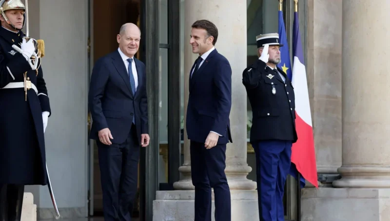 Narýchlo zvolaný samit v Paríži bol súčasťou návalu emócii a frustrovanej diplomacie