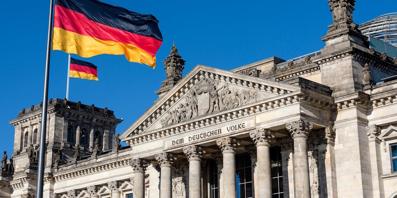 Už to tu raz bolo! Presne ako v roku 1914. Bundestag schválil neobmedzené pôžičky na zbrane.