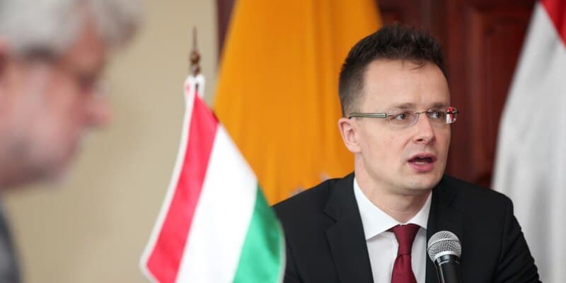 Maďarsko blokuje návrh dokumentu o vojenskej pomoci Ukrajine