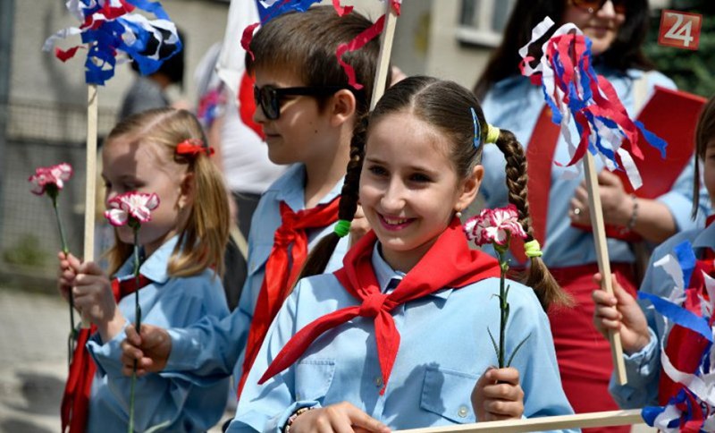 Výrazne viac ako 50% Slovákov hodnotí socializmus pozitívnejšie ako súčasný kapitalizmus