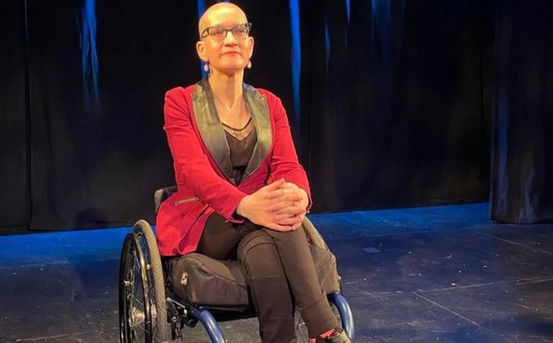 BBC. „Mohla by som žiť ešte 30 rokov, ale chcem zomrieť“. Zákon o asistovanom umieraní rozdeľuje Kanaďanov
