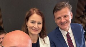 Slávni dezinformátori z ešte slávnejšej hoaxérskej strany SaS Hlina a pani Holečková