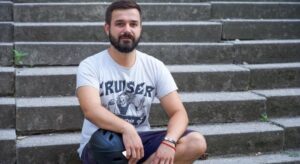 Hrobár demokracie – Kriššák a všetky organizácie, v ktorých tento aktivista za naše peniaze pôsobí
