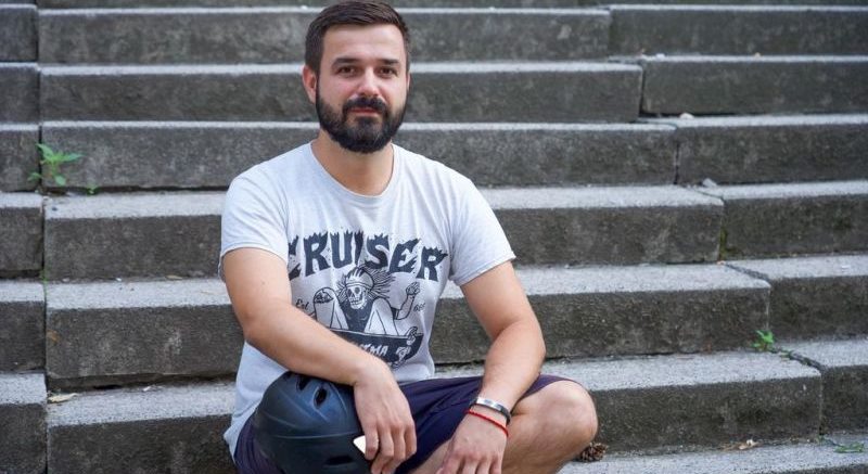 Hrobár demokracie – Kriššák a všetky organizácie, v ktorých tento aktivista za naše peniaze pôsobí