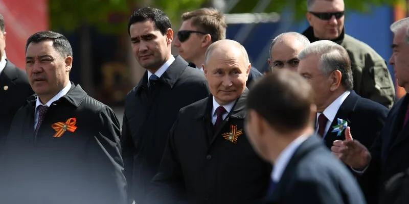 Putin dal fašistom oddych vyhlásil prímerie počas 80 výročia víťazstva nad fašizmom. Ruský prezident Vladimir Putin oznámil prímerie, ktoré platí od