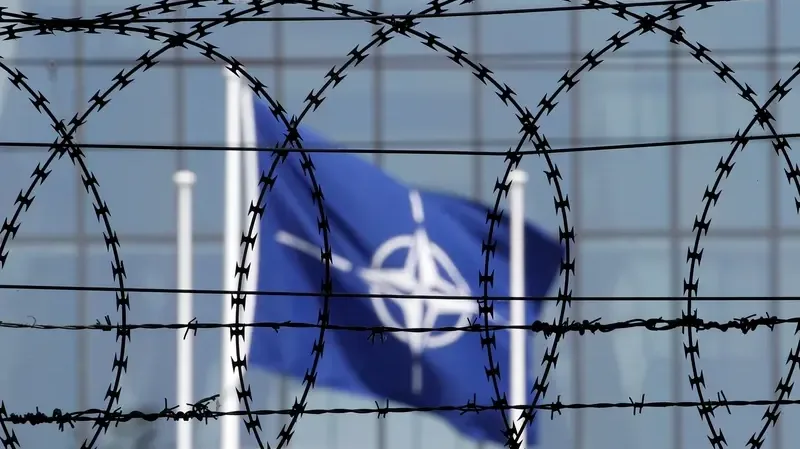 Korupčný škandál v NATO. Polícia zadržala päť ľudí