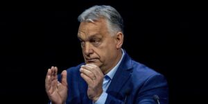 Orbán: UA tajné služby sa snažia narušiť referendum o členstve Kyjeva v EÚ