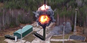 Rusko uzavrie oblohu nad raketovým odpaľovacím miestom pre rakety Orešnik