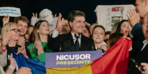 Proeurópsky kandidát vyhral rumunské prezidentské voľby. Po spracovaní 100 % hlasovacích lístkov získal Nicusor Dan 53,6 % hlasov, zatiaľ čo jeho súper George Simion 46,4 %.