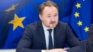 EU nám odkázala, že buď máme držať "hubu", alebo vypadnúť.
