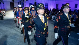 Čestná stráž ako kabaret pre horných 10 tisíc?