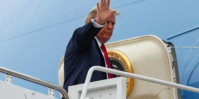 Trump predčasne opúšťa summit G7 a vyzýva na evakuáciu Teheránu