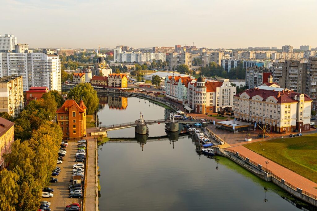 Novinári zo štvavých šerblíkov sa už tešia, že NATO zničí ruský Kaliningrad.