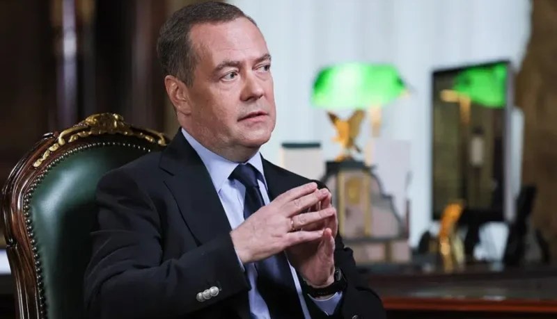 Medvedev: Obchodná dohoda medzi EÚ a USA je pre Európanov „ponižujúca“