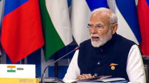 India vyzýva na bojkot USA značiek ako reakciu na Trumpove clá, píše Reuters.