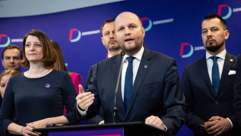 Naď nakúpil šrot za 6 266 638,00 € (!!!) Kde je razia o piatej ráno? Pán Eštok