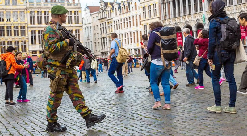 Bruselom otriasa rastúce násilie. Streľby, bombové útoky a policajné incidenty poukazujú na širšie bezpečnostné obavy, ktorým čelí hlavné mesto EÚ.