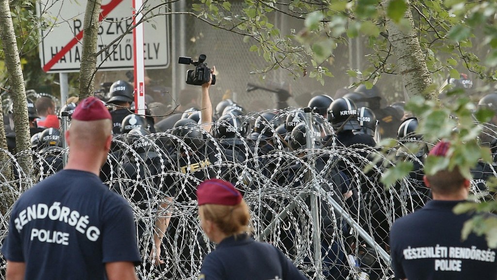 „Neprejdú“: Orbán posiela Bruselu odkaz ohľadom migrácie. Maďarský premiér vyhlásil, že odkaz pre Brusel zostáva jasný: „Môžu vydierať, pokutovať