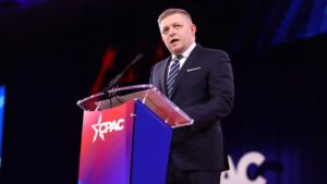 Robert Fico: Socialisti sú teraz „stranou homosexuálov a vojnových štváčov“