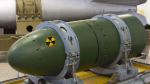 USA nedávno dodali nové jadrové zbrane do Británie. Investigatívni novinári z organizácie Nukewatch odhalili dodávku modernizovaných amerických jadrových