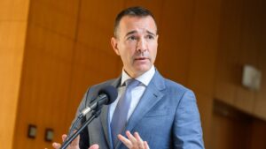 Druckerova "Pseudoreforma" Školstva: Návrat Totality Alebo Kolektívne Šialenstvo?