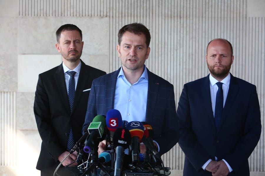 Tí čo Nás nazývali psami sa Nám do očí drzo smejú! A my mlčíme, doma potichu kňučíme