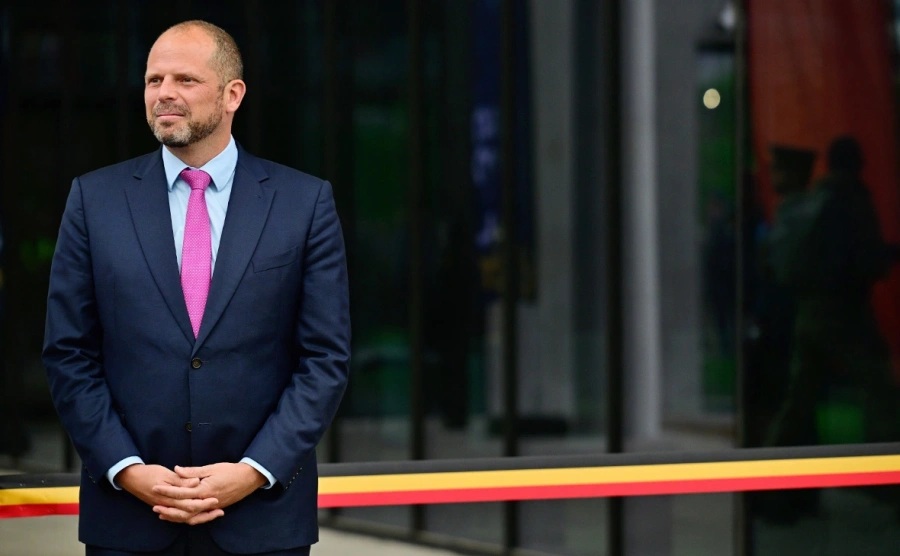 Belgický minister obrany vysvetlil svoju hrozbu „zrovnať Moskvu so zemou“.