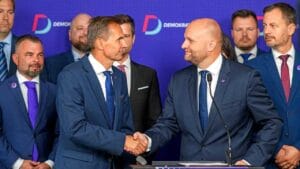 Chrapúň Galko, ktorý predával samopaly po 12,11 eur/kus začal mať silácke reči.