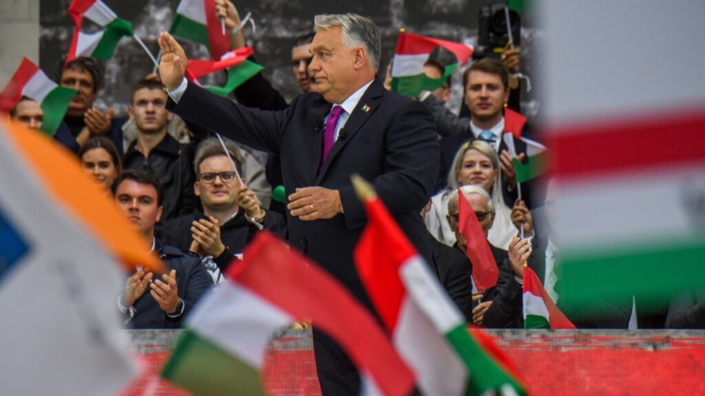 Európa na pokraji priepasti? Orbán varuje pred scenárom prvej svetovej vojny. Maďarský premiér Viktor Orbán varoval Európu pred rastúcim rizikom vojny a prirovnal
