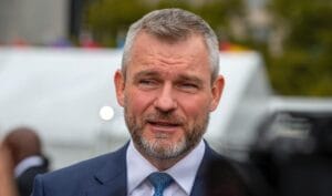 Pellegrini dostal z diktátorskej EK po prstoch